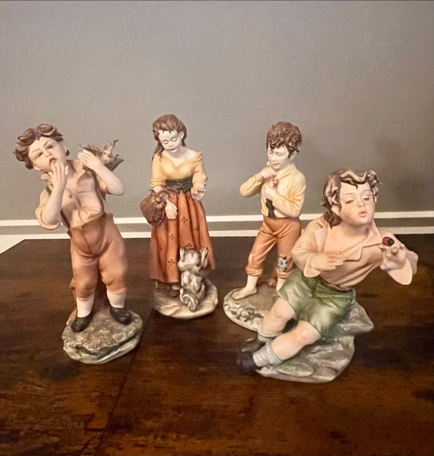Capodimonte Beeldjes - Set van 4 Porseleinen Figuren, Antiek en Kunst, Ophalen of Verzenden