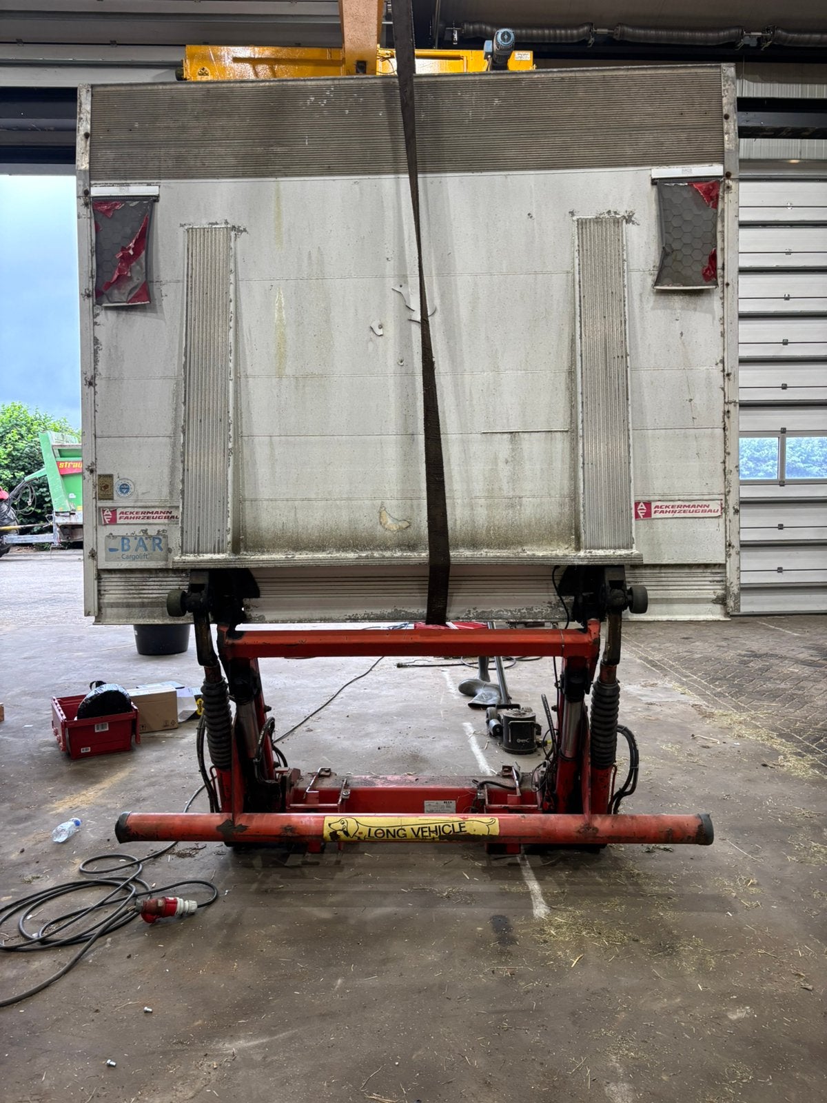 laaiklep vrachtwagen, Ophalen