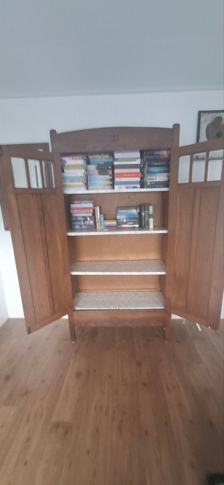 Antieke eiken boekenkast met facet geslepen glas details, Ophalen
