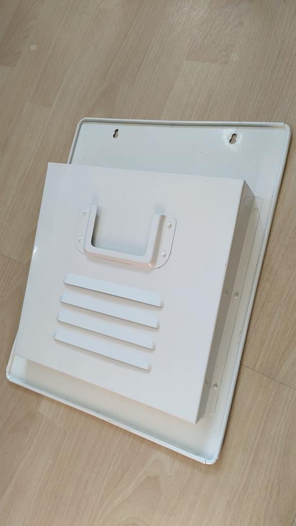 Witte metalen lectuurbak wand, Huis en Inrichting, Woonaccessoires | Krantenbakken en Lectuurbakken, Ophalen of Verzenden, Zo goed als nieuw