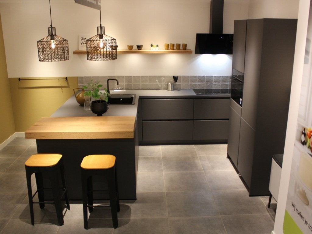 AF14 Häcker grafiet keuken met eiland en Bosch, Huis en Inrichting, Keuken | Complete keukens, Beckermann Küchen GmbH, Zwart, Overige typen