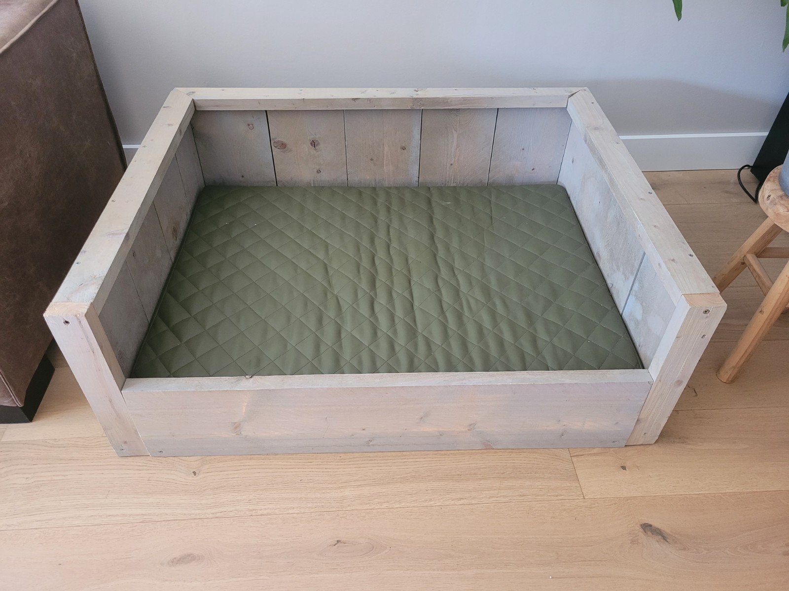 steigerhouten hondenmand, Ophalen, Zo goed als nieuw