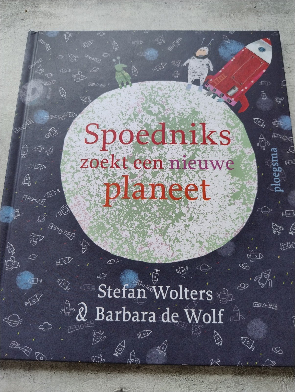 Spoedniks zoekt een nieuwe planeet - Stefan Wolters, Boeken, Ophalen of Verzenden, Zo goed als nieuw, Stefan Wolters & Barbara de Wolf