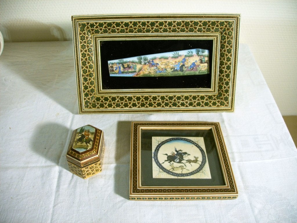 Twee miniatuurschilderingen en doosje in Khatam Kari stijl, Ophalen of Verzenden