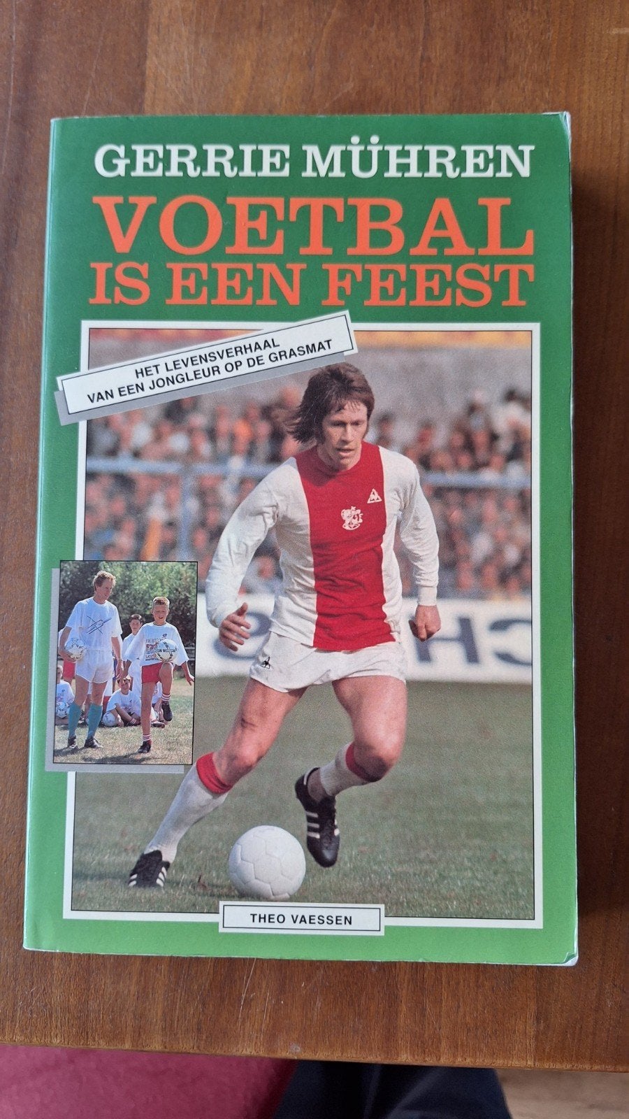 Gerrie Mühren - Voetbal is een Feest (Boek), Ophalen of Verzenden, Gelezen, Theo Vaessen, Balsport