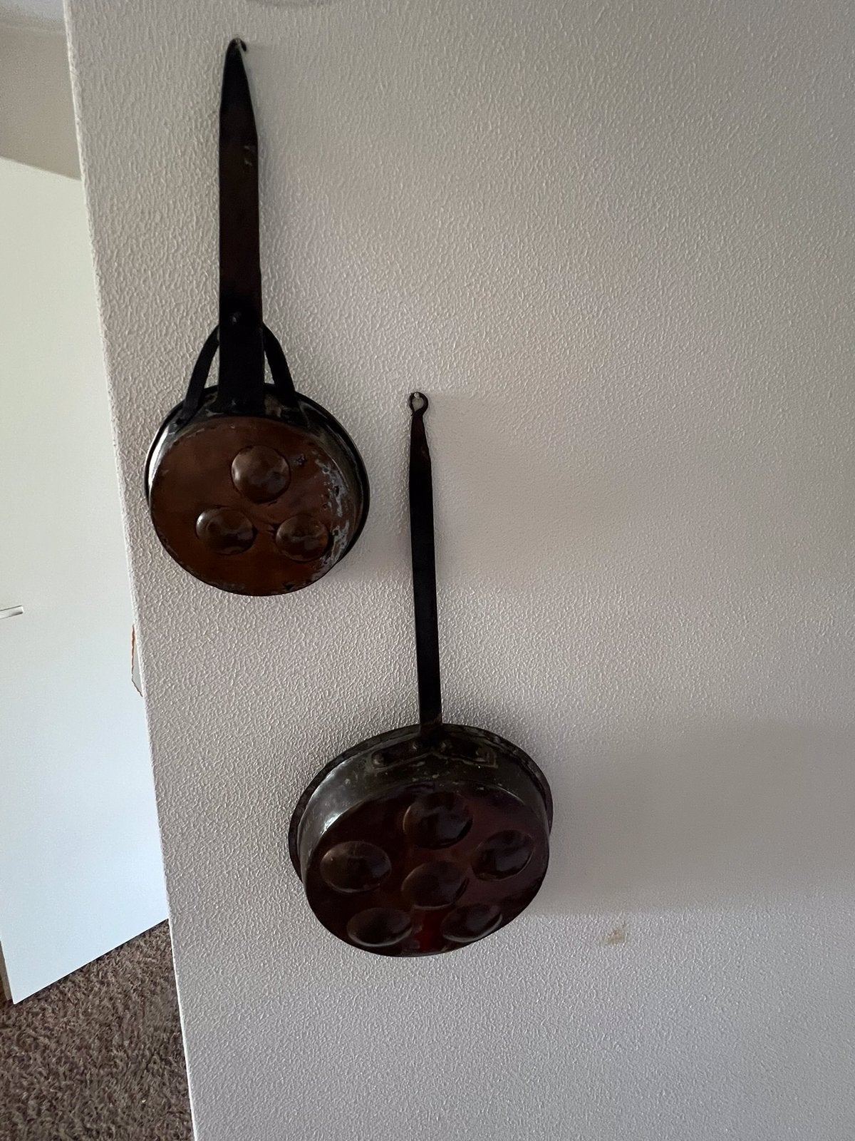 Rood koperen pofertjespannen, Ophalen
