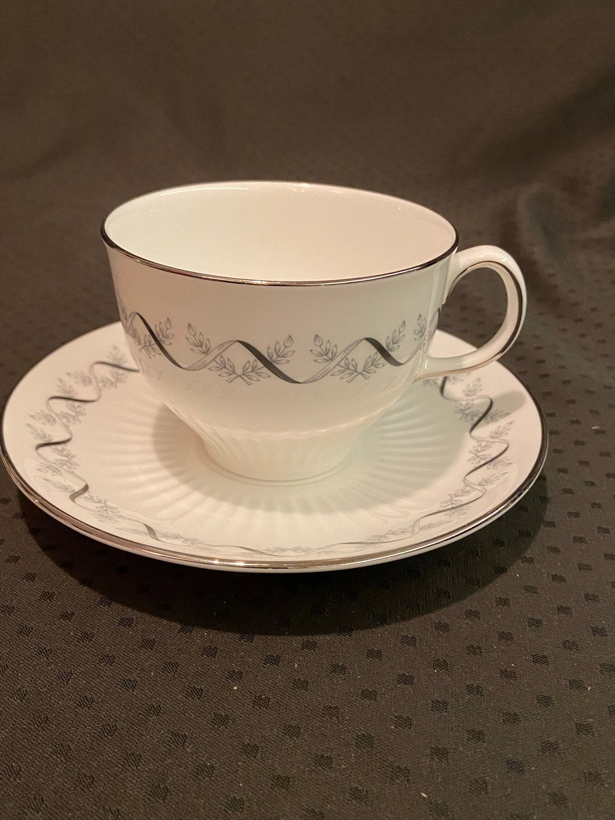 Wedgwood Fairmont kop en schotel - Bone China, Gebruikt, Klassiek, Ophalen of Verzenden, Kop(pen) en/of Schotel(s)