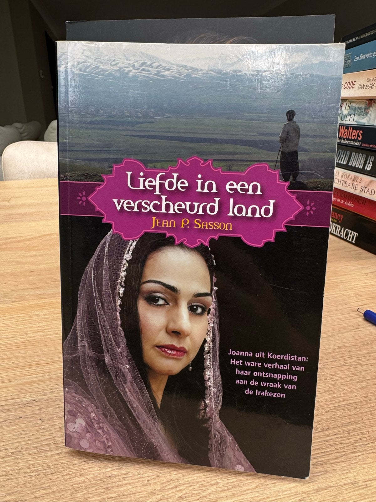 Liefde in een verscheurd land - Jean P. Sasson, Boeken, Verzenden, Gelezen, Wereld overig