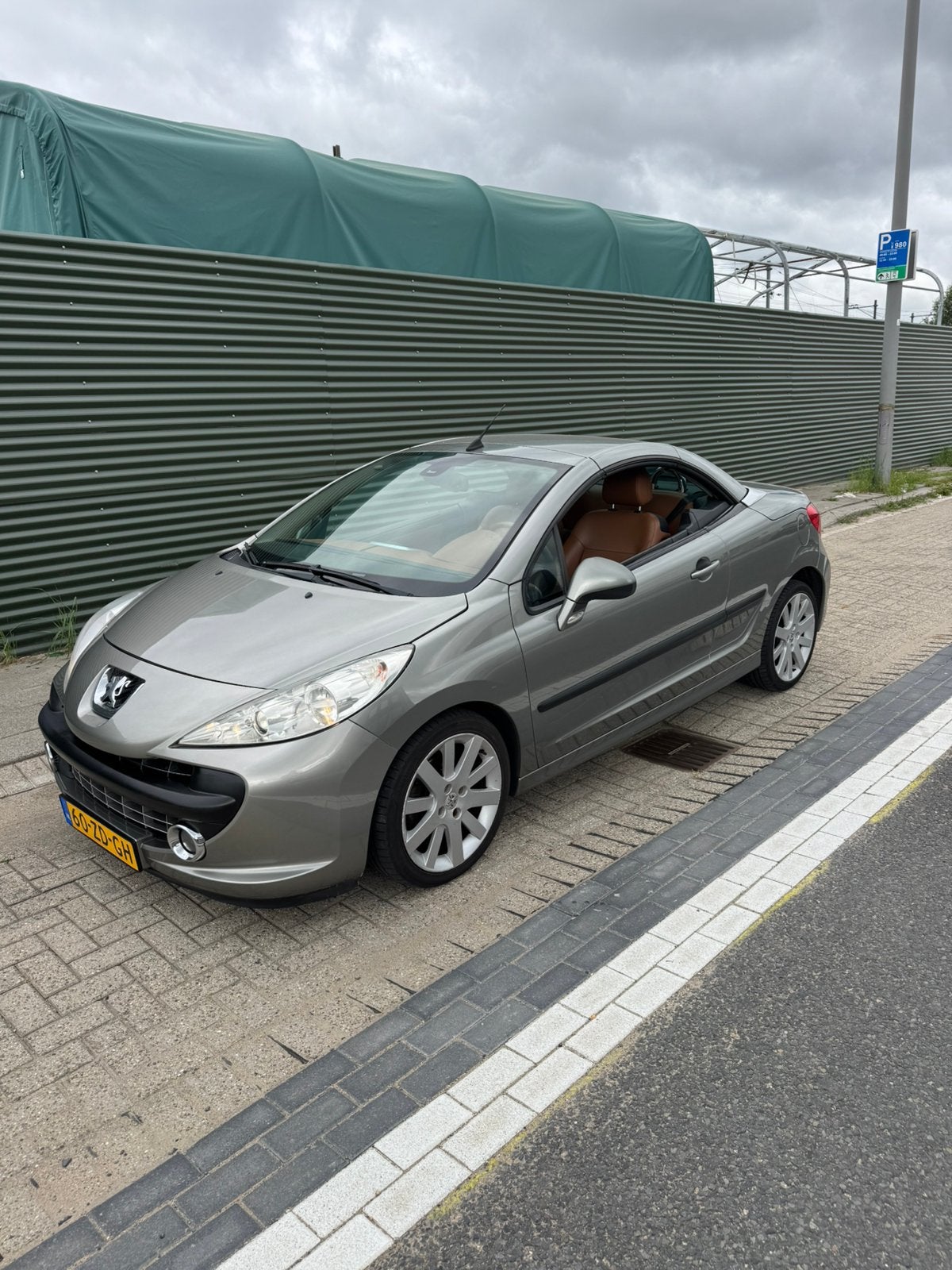 Peugeot 207 1.6 VTI CC 88KW AUT 2008 Grijs, Auto's, Peugeot, 4 cilinders, Cabriolet, 4 stoelen, 1366 kg