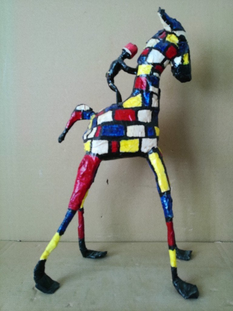 Curiosa volkskunst beeld Mondriaan stijl giraffe ruiter 42cm, Ophalen of Verzenden