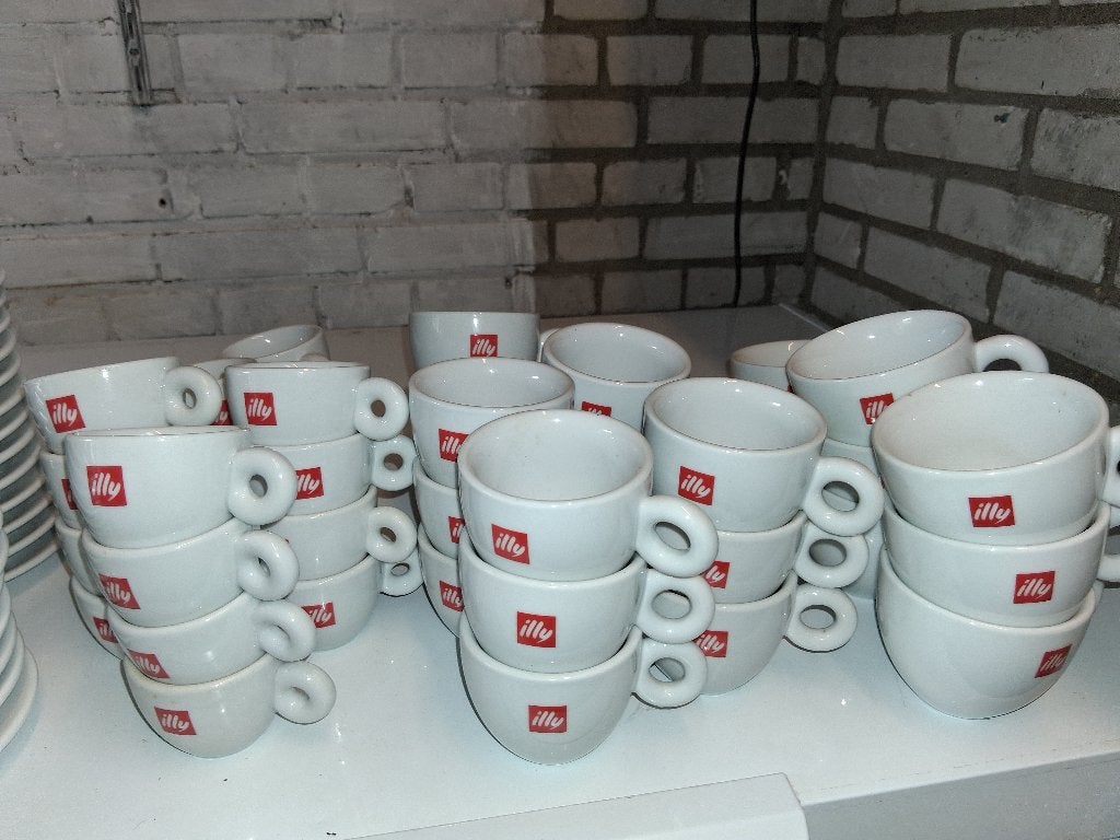 Illy kop en schotel, Ophalen, Zo goed als nieuw, Overige stijlen, Kop(pen) en/of Schotel(s)