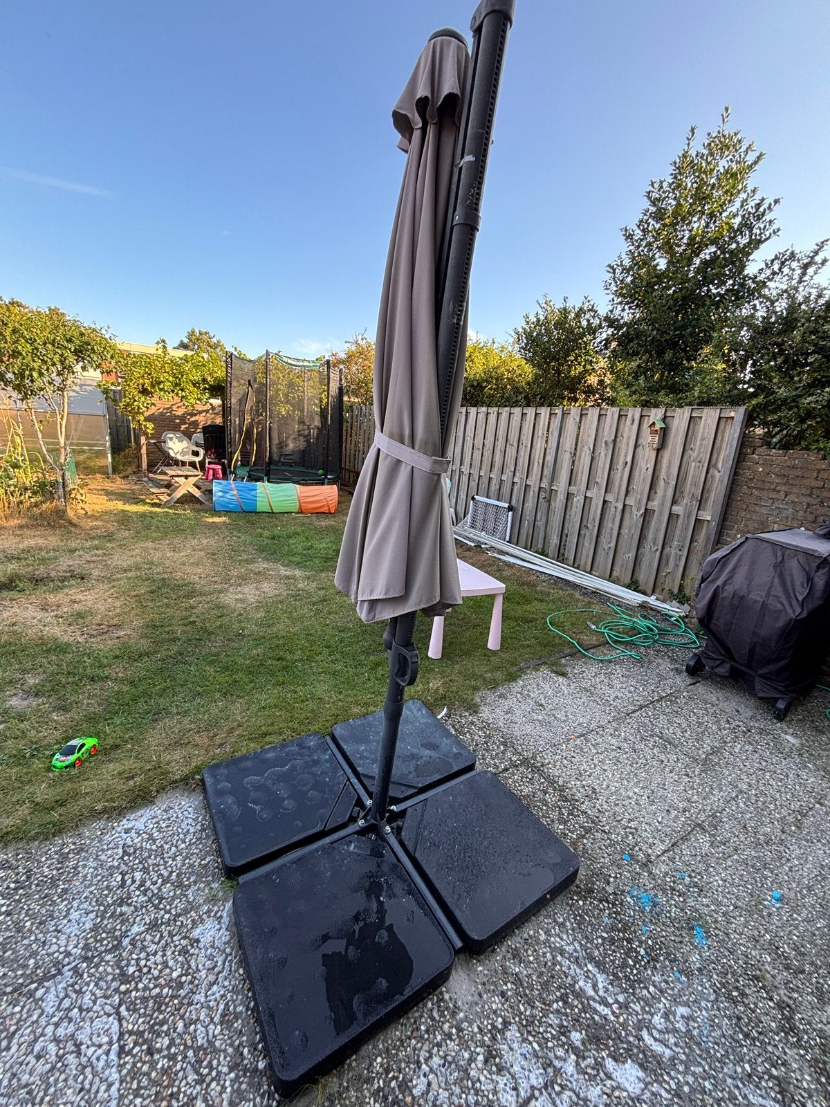 SOLUNA Zweefparasol Orléans met kruisvoetstandaard, Ophalen, Gebruikt, Kantelbaar, 2 tot 3 meter
