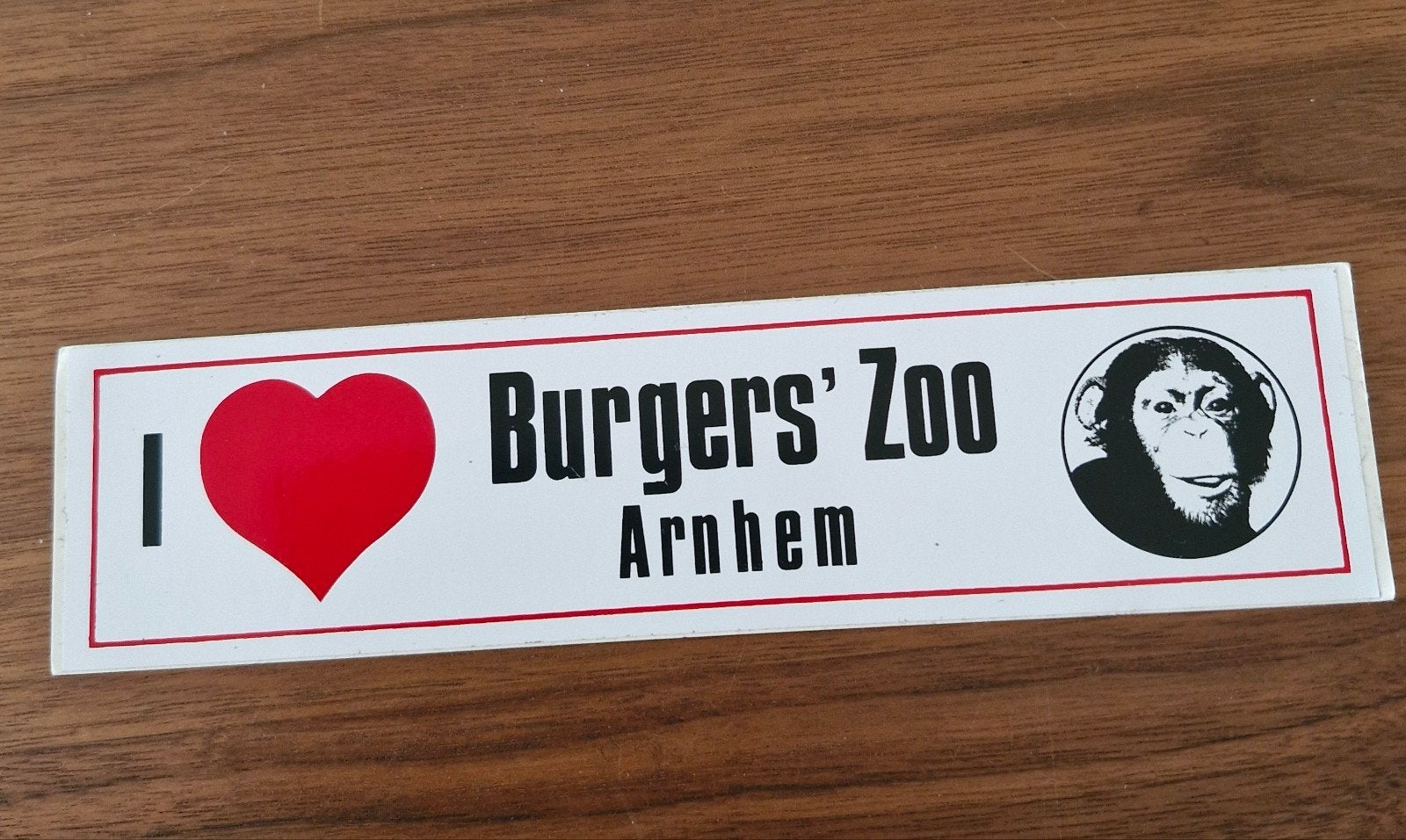 10021 Vintage 'I love Burgers' Zoo Arnhem' sticker met aap, Verzamelen, Ophalen of Verzenden, Gebruikt, Dier en Natuur