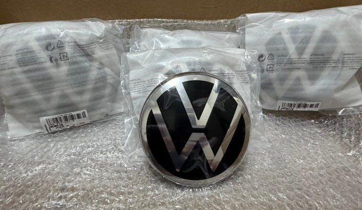 Vw Golf 8 VIII Grille Vw Logo 5H0853601H Vw Grill logo ✅, Ophalen of Verzenden