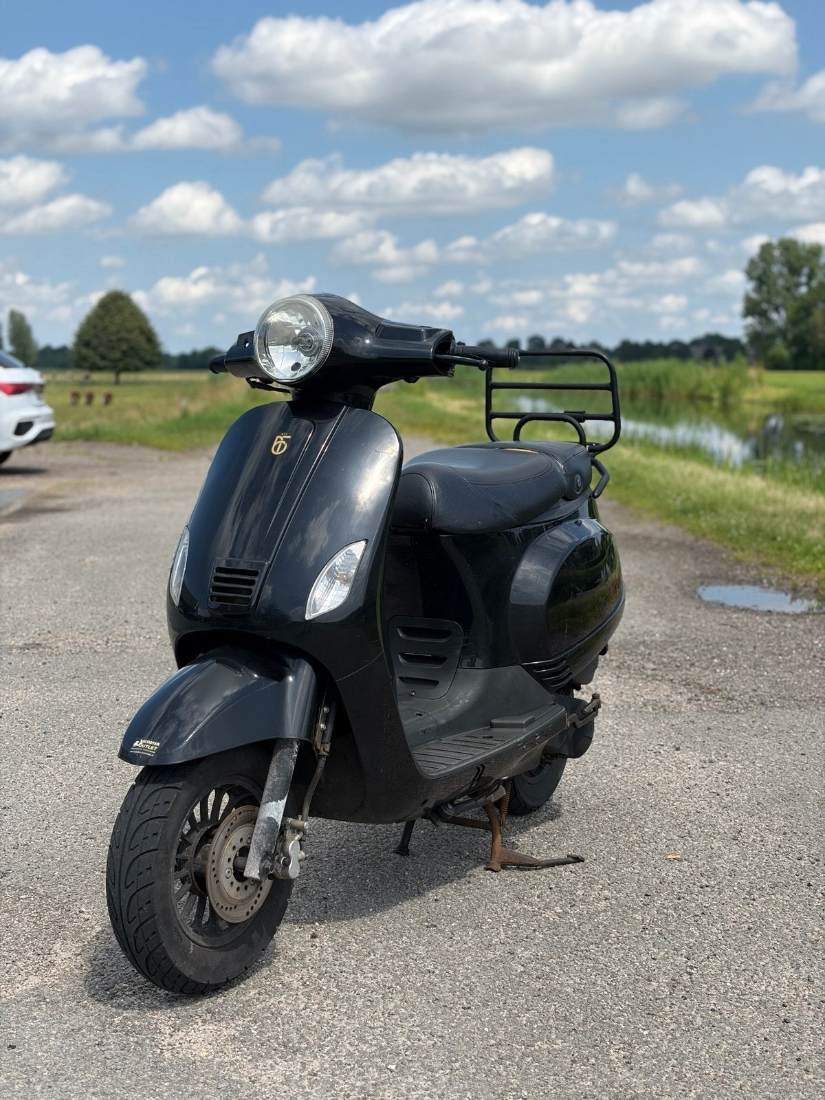 Zwarte Riva Scooter met Gebruikerssporen, Ophalen of Verzenden, Gebruikt, Benzine, Overige merken