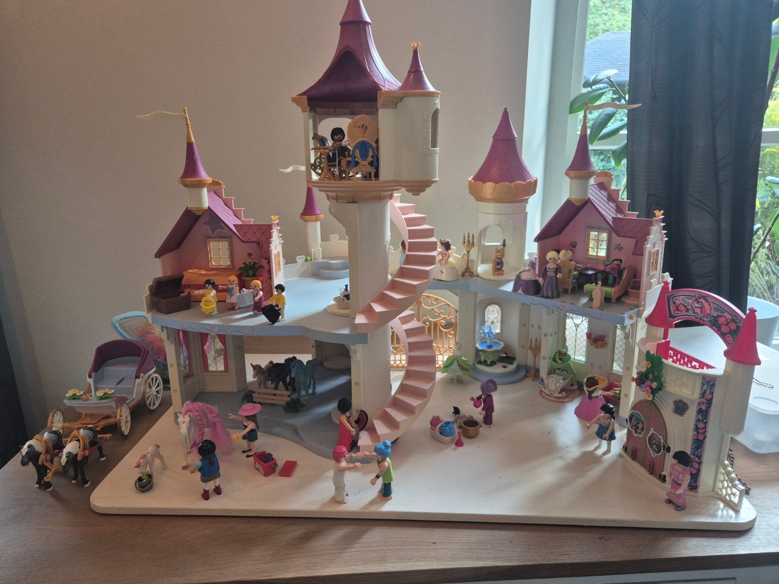 Playmobil kasteel op plaat met veel poppetjes en toebehoren, Ophalen, Gebruikt, Poppenhuis