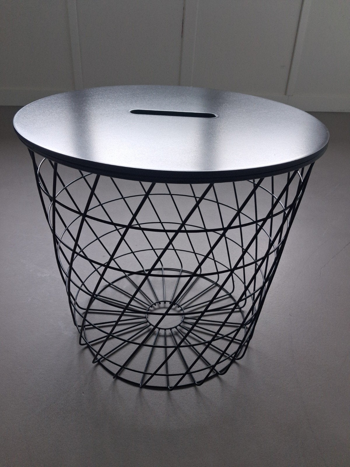 Kvistbro Zwarte metalen opbergtafel met deksel ikea, Ophalen, Zwart, Zo goed als nieuw, Metaal