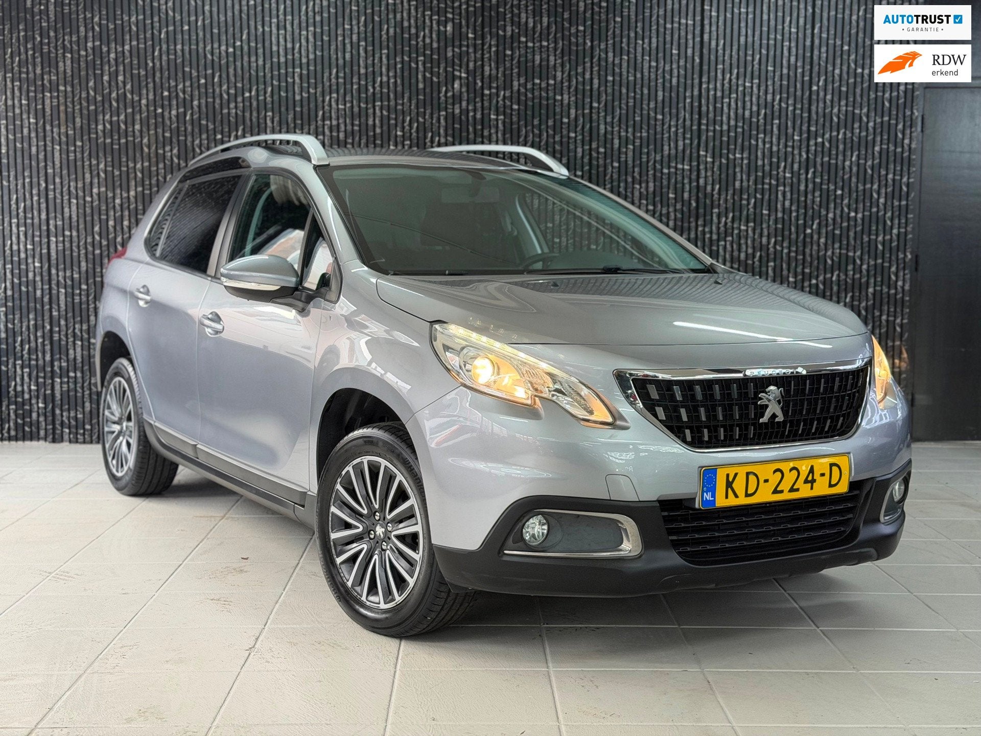 Peugeot 2008 1.2 PureTech Blue Lion Automaat | Airco | Navi, 450 kg, Euro 6, 1199 cc, 82 pk
