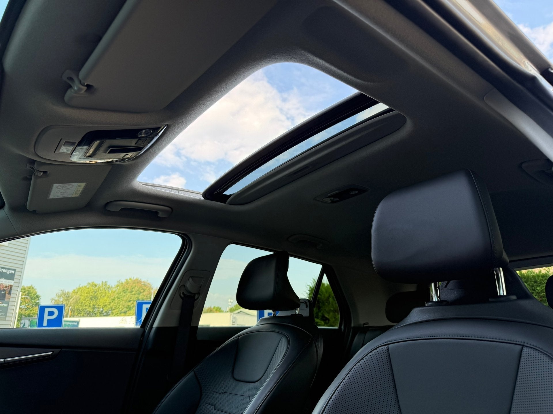 Kia Niro 1.6 GDi Hybrid DynamicPlusLine - Automaat - Opendak, Gebruikt, 23 km/l, SUV of Terreinwagen, Zilver of Grijs