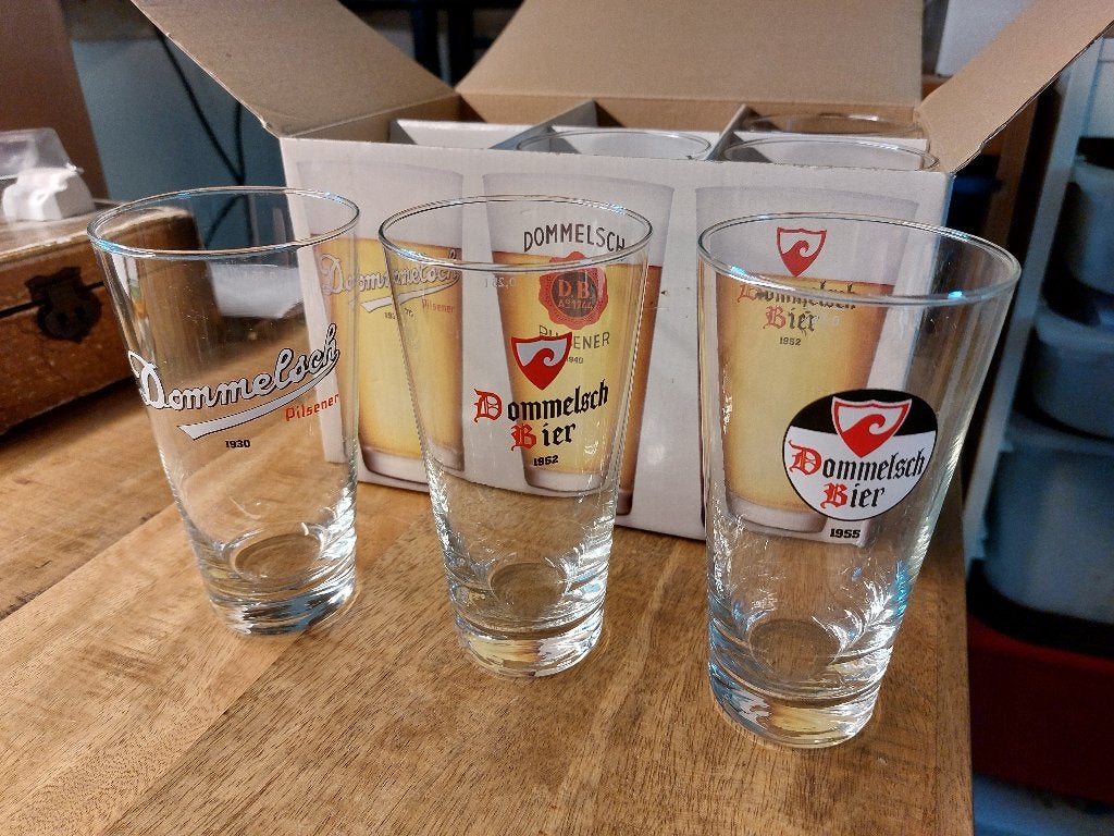 6 Dommelsch Classics bierglazen in doos, 5 nieuw 1 met barst, Ophalen, Zo goed als nieuw, Glas of Glazen, Dommelsch