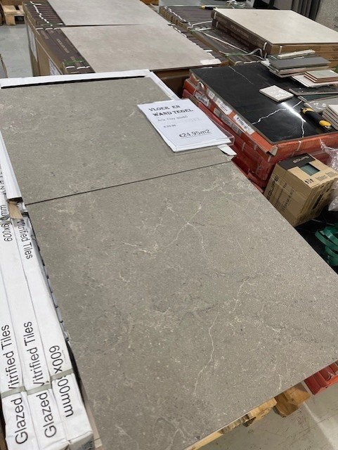 Grijsbeige vloertegel 60x60 – Aria Clay nu €24,95, Keramiek, Overige typen, Nieuw, Ophalen of Verzenden