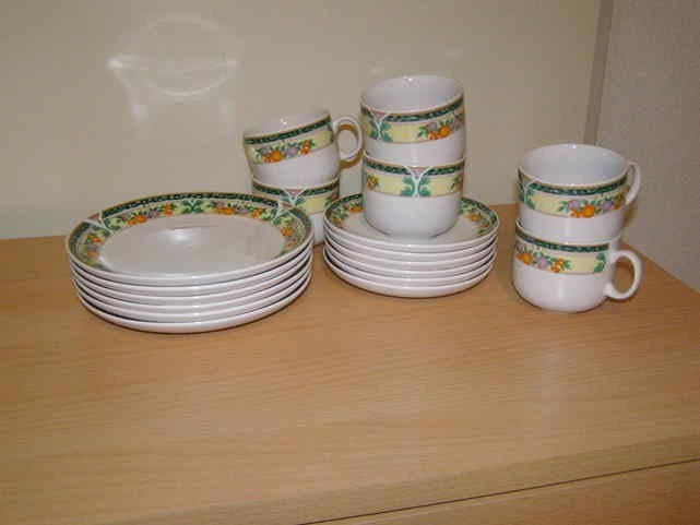 Gebaksbordjes met koffiekopjes, Huis en Inrichting, Keuken | Servies, Overige typen, Ophalen of Verzenden, Zo goed als nieuw, Overige stijlen