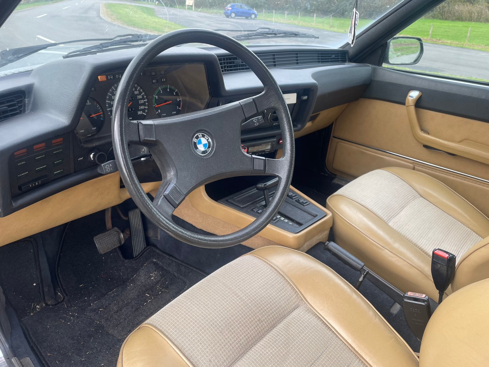 BMW E24 635csi zeldzame m90 motronic uitvoering. E32 inruil, Auto's, Automaat, 3430 cc, Beige, 4 stoelen