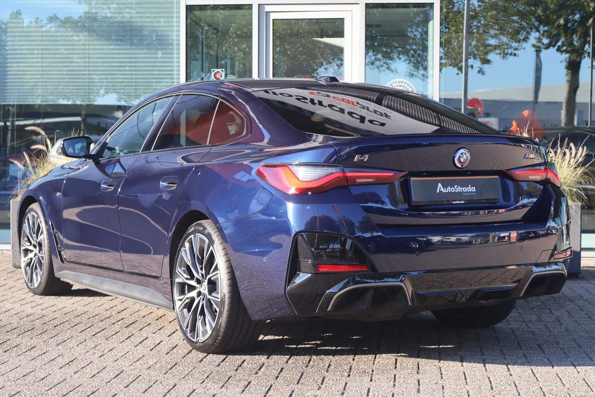 BMW I4 (g26) M50 544pk M-Sport SoH 94% | Tansanietblau | Pan, Auto's, Dealer onderhouden, Gebruikt, Huisgarantie, Blauw