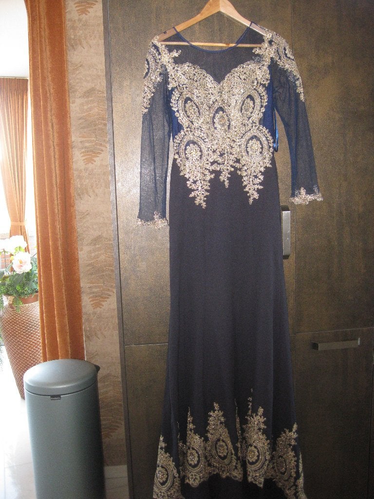 Feestjurk met sleepje maat S en bijpassende sandalen maat 37, Galajurk, Blauw, Ophalen of Verzenden, Zo goed als nieuw