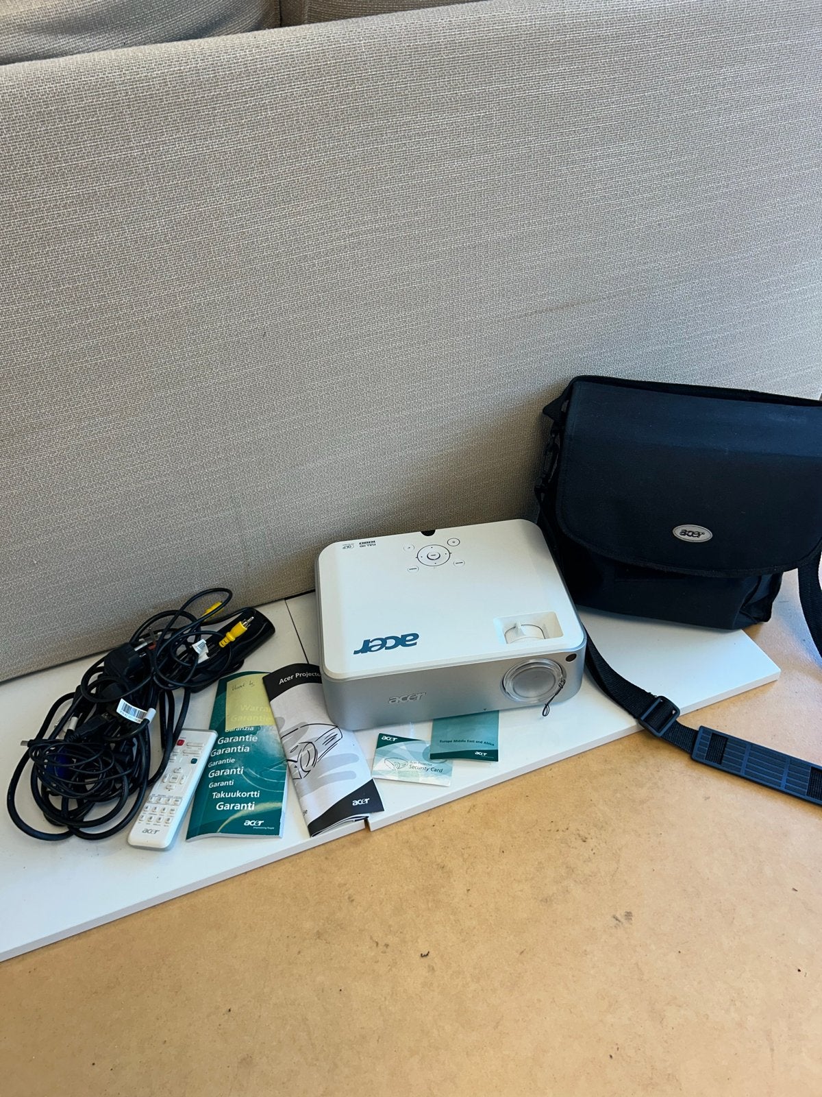 Acer Beamer met afstandsbediening en tas, Ophalen, Gebruikt, Overige technologieën, Overige resoluties