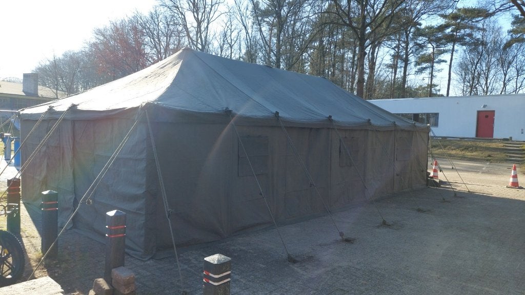 Grote legertent 10x 5 meter, Caravans en Kamperen, Tenten, Ophalen, Gebruikt, Meer dan 6