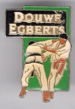 Douwe Egberts Judo zilverkleurig PIN ( BLAD0_046), Verzamelen, Ophalen of Verzenden, Nieuw, Sport, Speldje of Pin