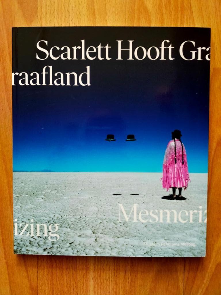 Scarlett Hooft Graafland - Mesmerizing (2025, nieuwstaat), Boeken, Ophalen of Verzenden, Zo goed als nieuw, Fotografen