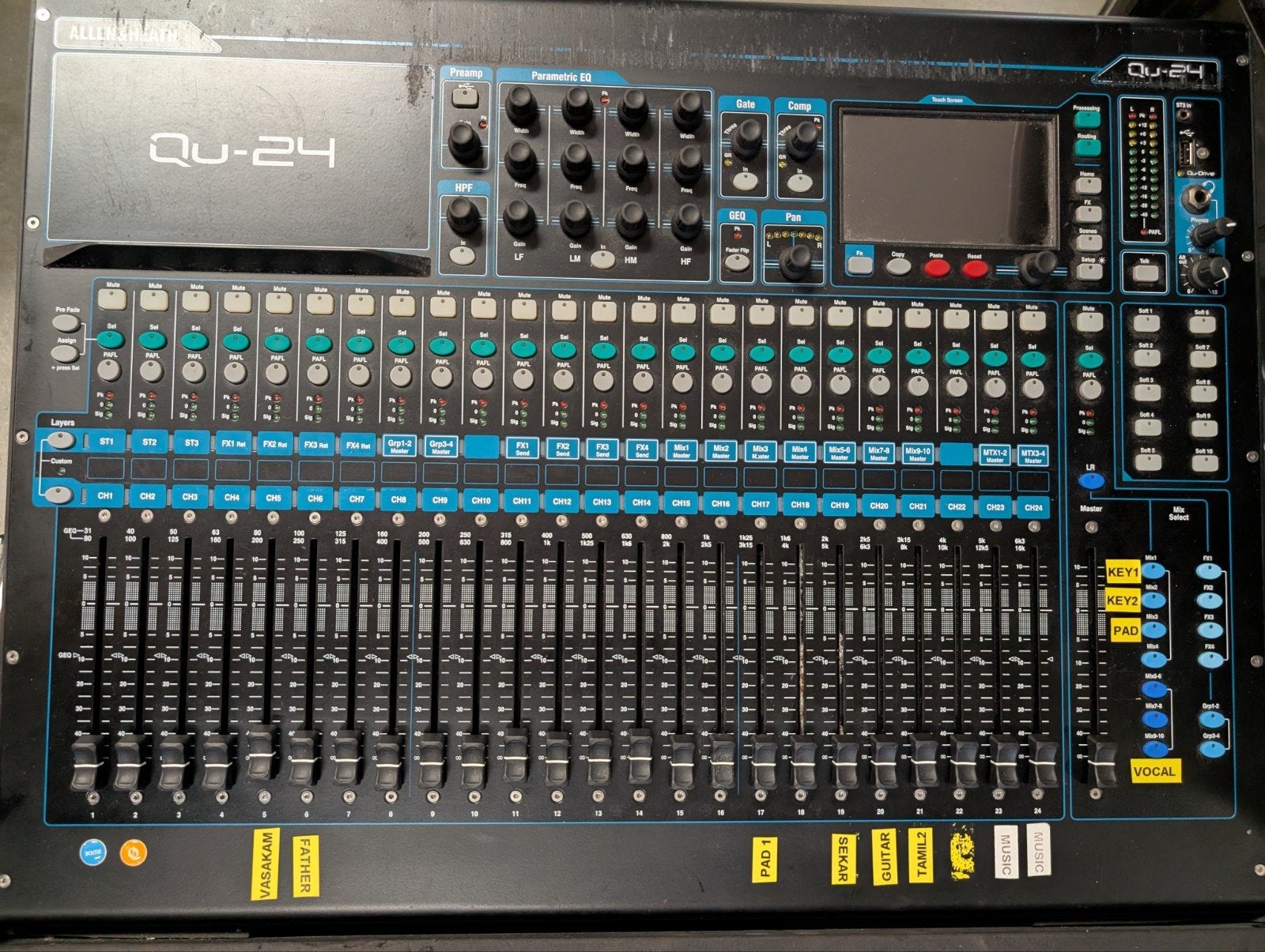 Zomeropruiming!☀️Allen&Heath QU-24 Digitale Mixer+Flightcase, Lalalaland, Ophalen of Verzenden, 20 kanalen of meer, Gebruikt