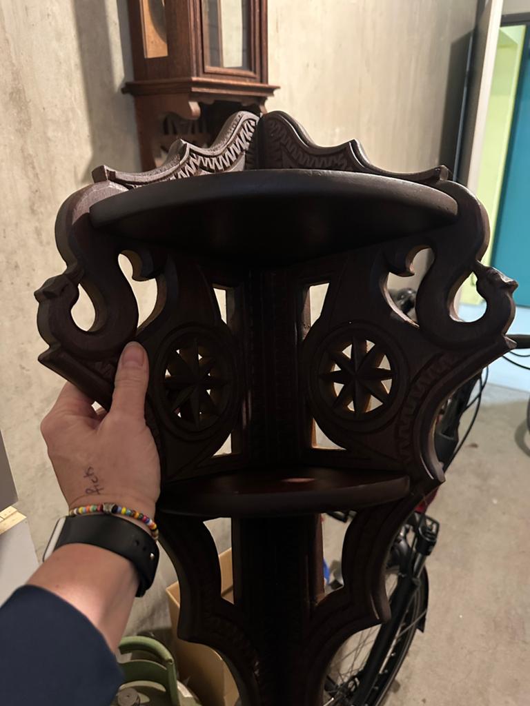 Vintage/ Bijzondere hoekplank met details, Huis en Inrichting, Woonaccessoires | Wandplanken en Boekenplanken, Ophalen