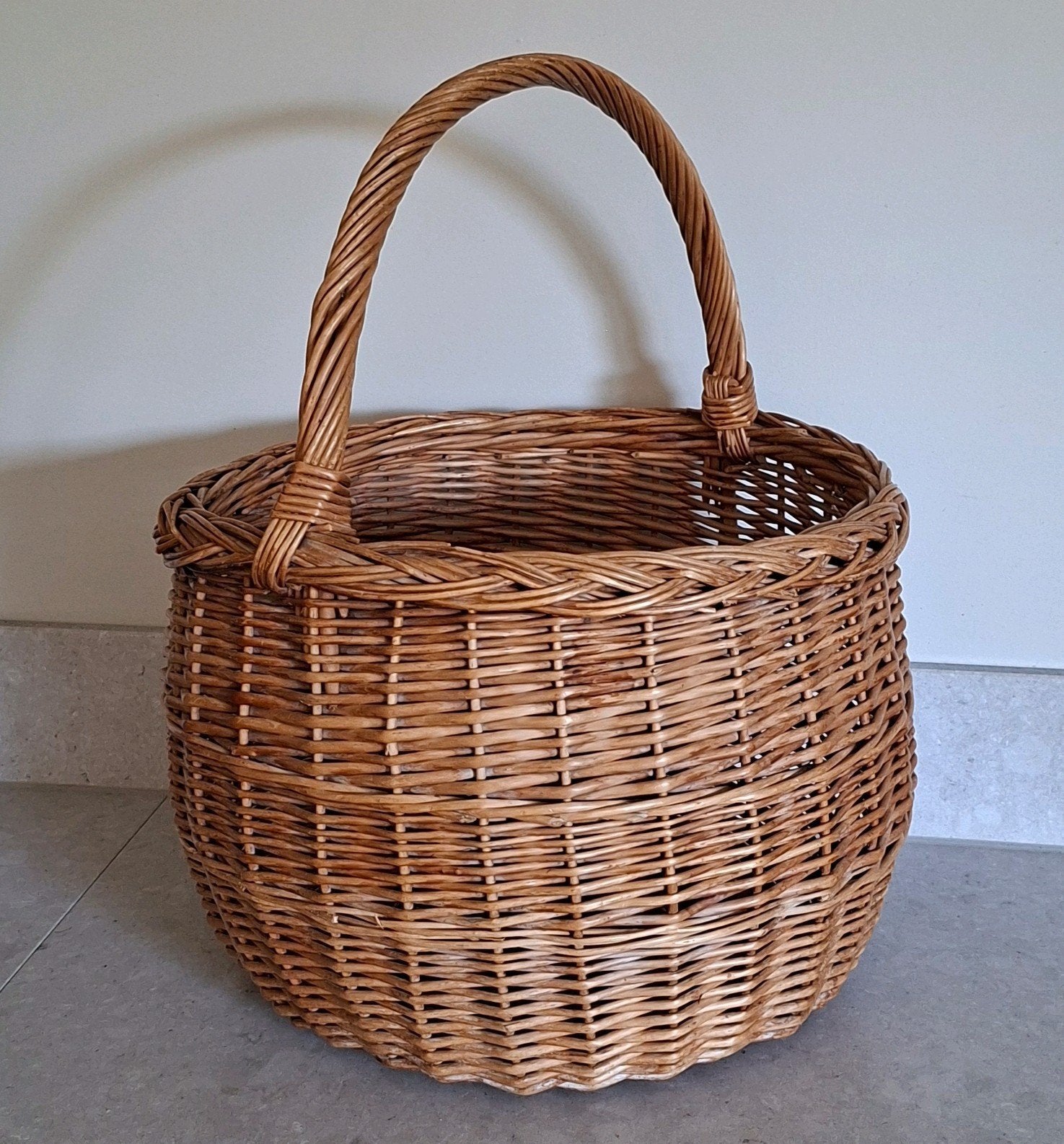 Prachtige ronde rieten mand / boodschappenmand met hengsel, Ophalen of Verzenden, Rond, Riet