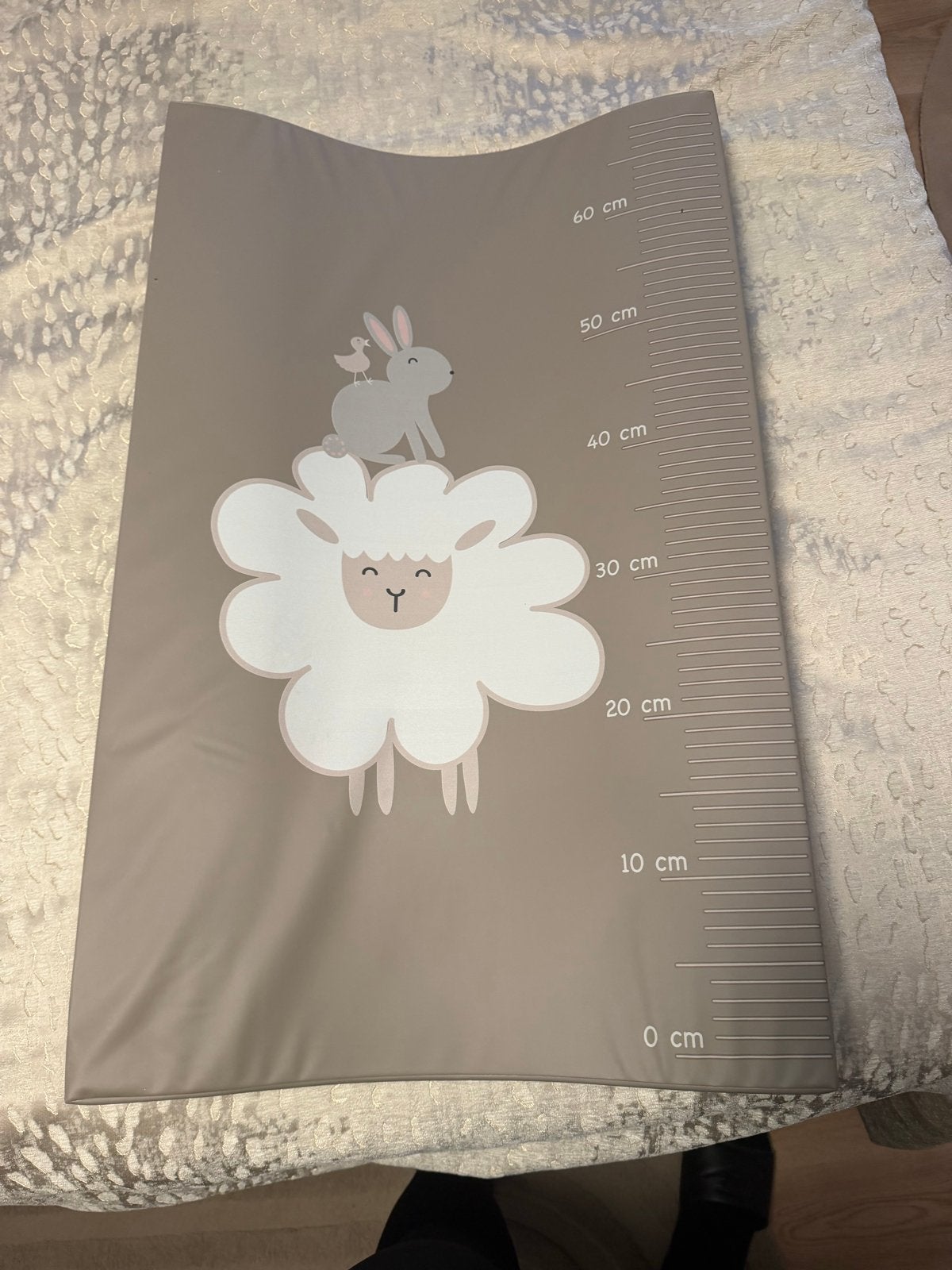 Aankleedkussen met schattige schaap en konijn print, Kinderen en Baby's, Aankleedkussen, Zo goed als nieuw, Standaard, Ophalen