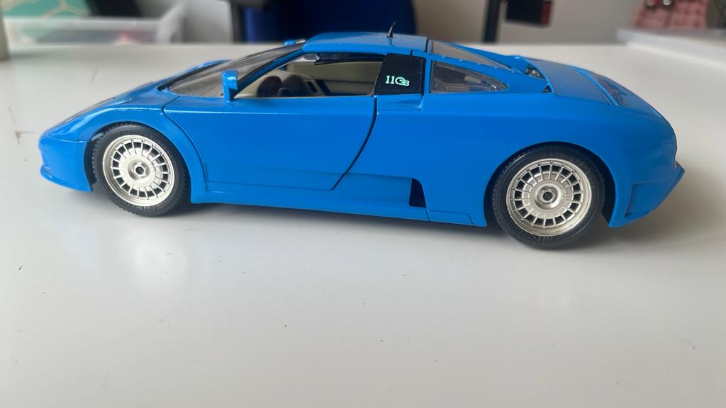 Bburago Bugatti EB 110 modelauto - Blauw - Maisto, Hobby en Vrije tijd, Modelauto's | 1:18, Ophalen of Verzenden, Zo goed als nieuw