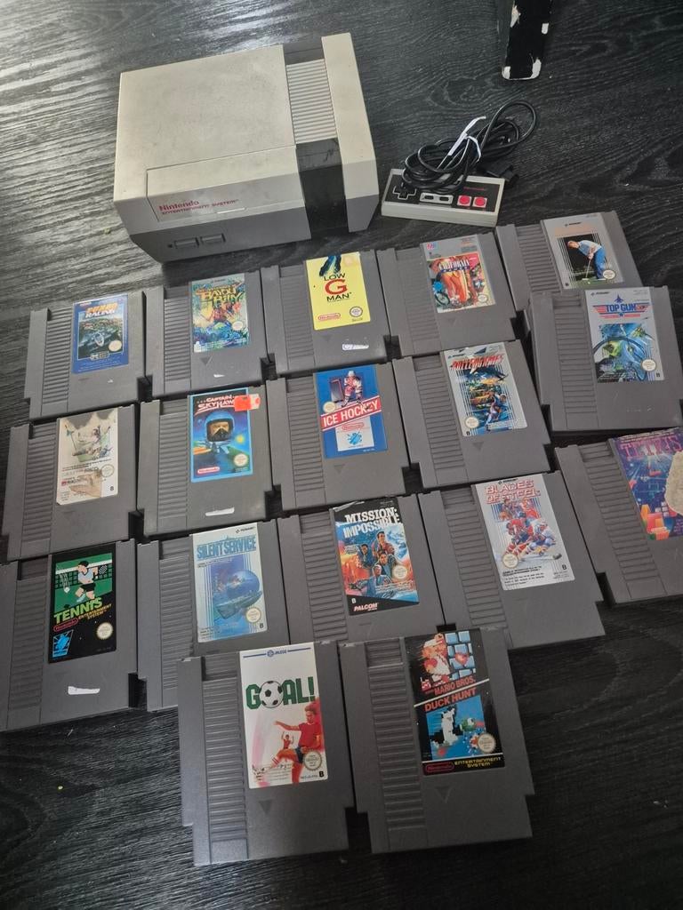 Nes met 17 spellen, Spelcomputers en Games, Spelcomputers | Nintendo NES, Ophalen, Zo goed als nieuw, Met 1 controller