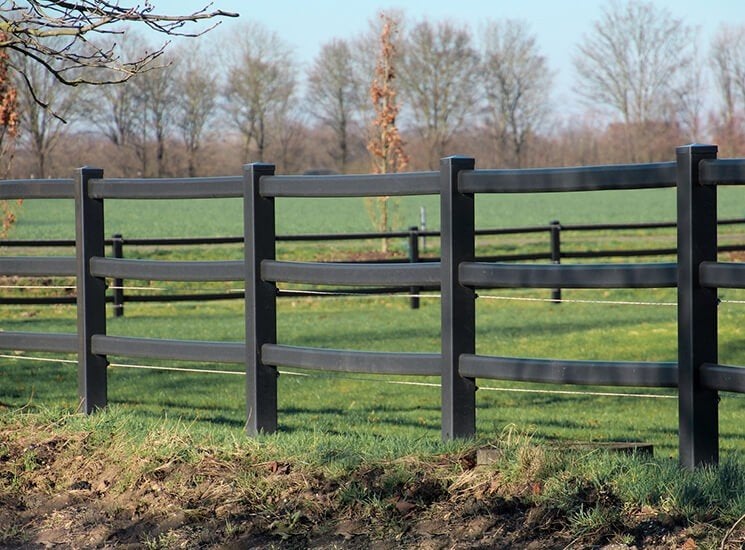 5. Kunststof hekwerk | Kunststof omheining | plastic hek, Weidegang, 4 paarden of pony's of meer