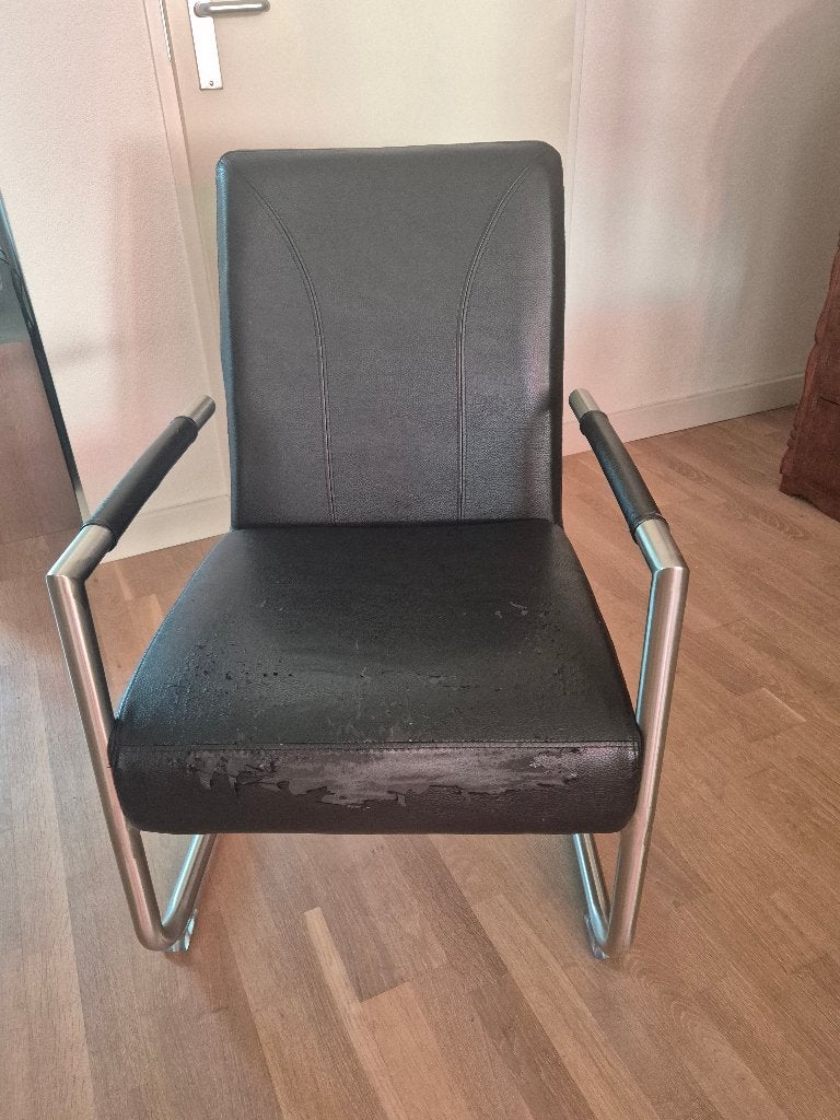 Leuke bijzet stoelen zwart/ ijzeren fram, Ophalen, Gebruikt, Twee, Leer