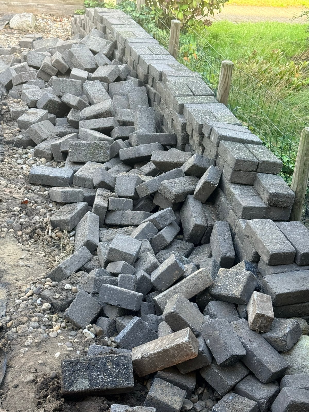 Gratis afhalen: Antraciete klinkers (ca. 20-30 m²), Tuin en Terras, Ophalen, Gebruikt, Klinkers, 10 m² of meer