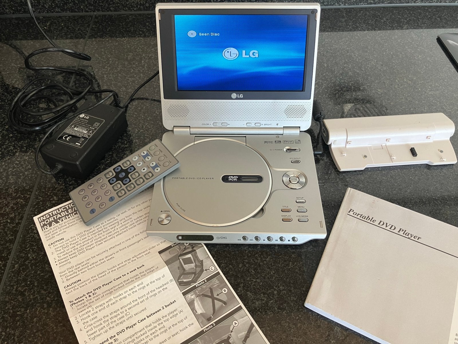 LG Draagbare DVD/CD Speler DP9821 met accessoires, Dvd-speler, Gebruikt, Draagbaar, Ophalen of Verzenden
