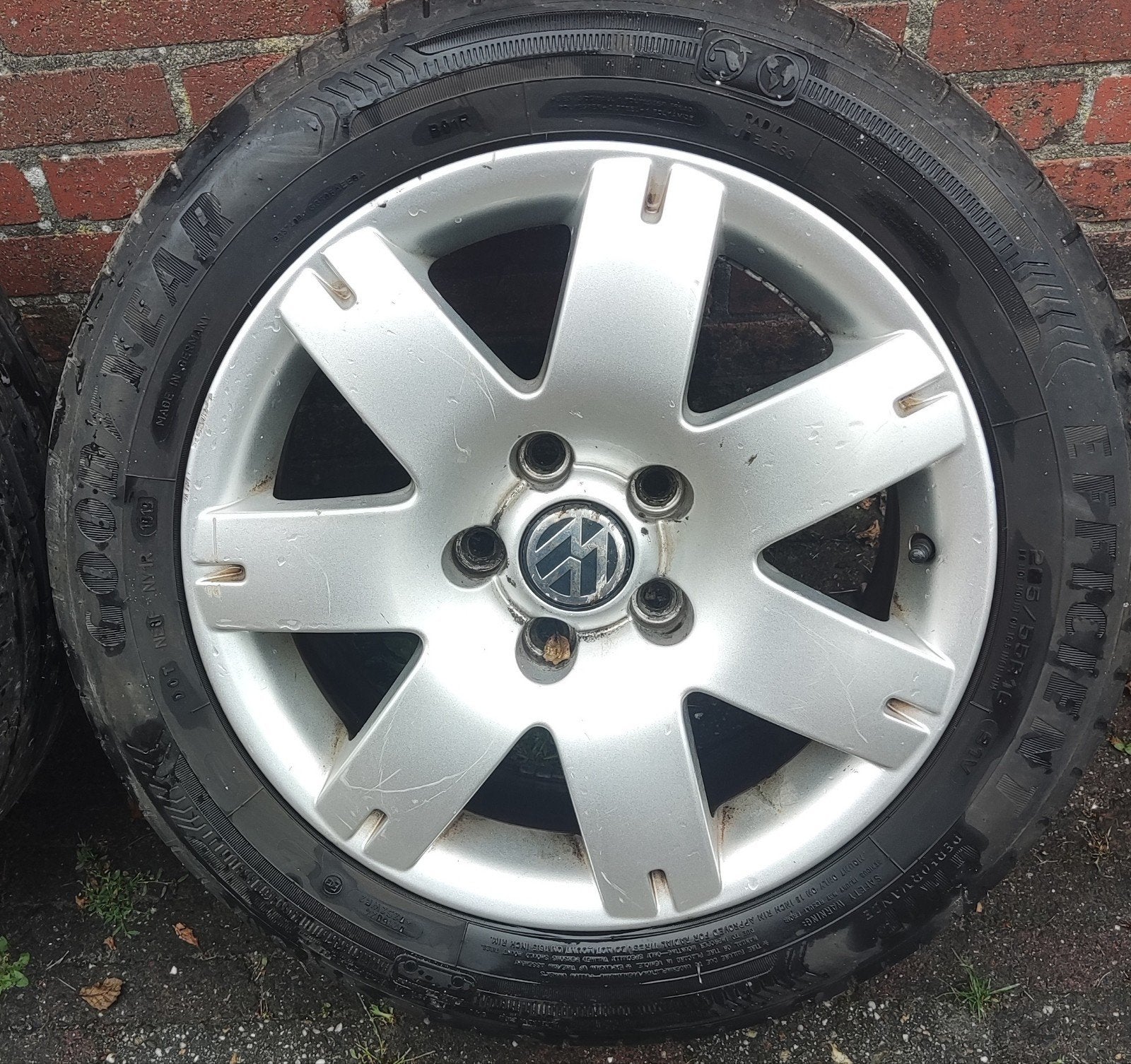VW Velgen 16 inch met Goodyear en Nexen banden, Auto-onderdelen, Banden en Velgen, Ophalen