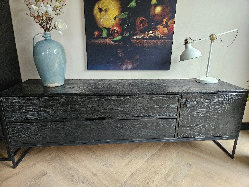 TV Meubel Silas (essen black night + metalen onderstel), Ophalen, 150 tot 200 cm, Zo goed als nieuw, Eigentijds, modern, stoer