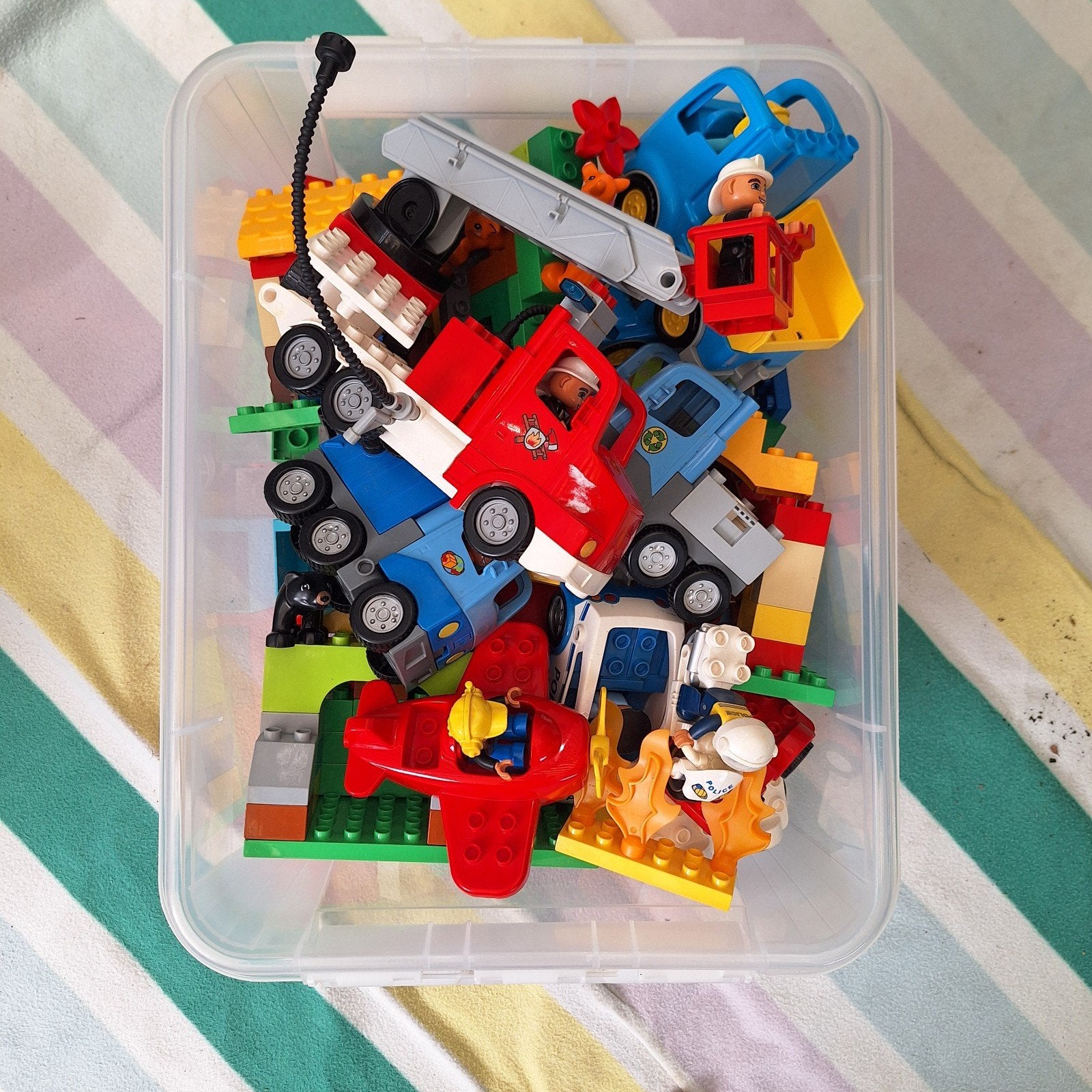 Grote partij Duplo met voertuigen, grote bos en grondplaat, Gebruikt, Ophalen of Verzenden, Inclusief minifiguren, Duplo