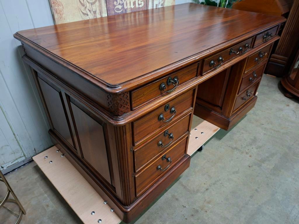 Klassieke Teakhouten dubbelzijdige schrijftafel bureau, Huis en Inrichting, Bureaus, Ophalen of Verzenden