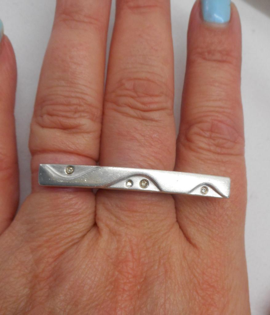Zilveren modernist ring met 4 echte diamantjes nr.026, Verzenden, Zo goed als nieuw, 17 tot 18, Met edelsteen