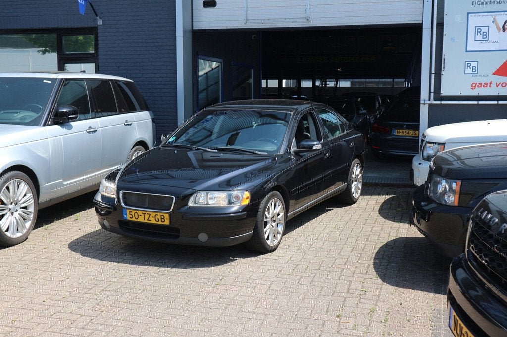 Volvo S60 2.4 Kinetic AUTOMAAT/ TREKHAAK, Auto's, Volvo, Gebruikt, S60, Zwart, 2435 cc
