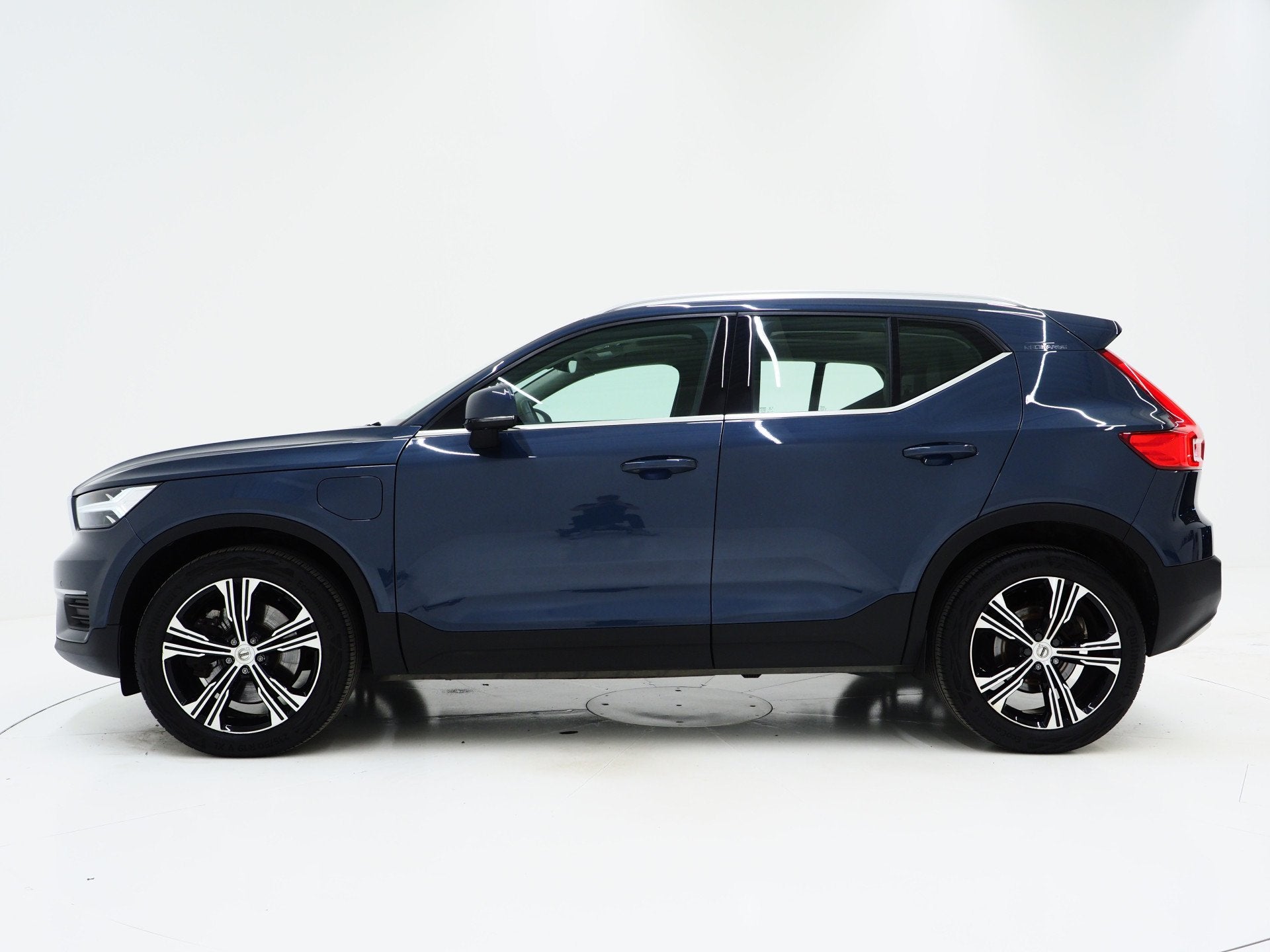 Volvo XC40 1.5 T5 Recharge Inscription | Panoramadak | Leder, Dealer onderhouden, Automatische klimaatregeling, Blauw, Bedrijf